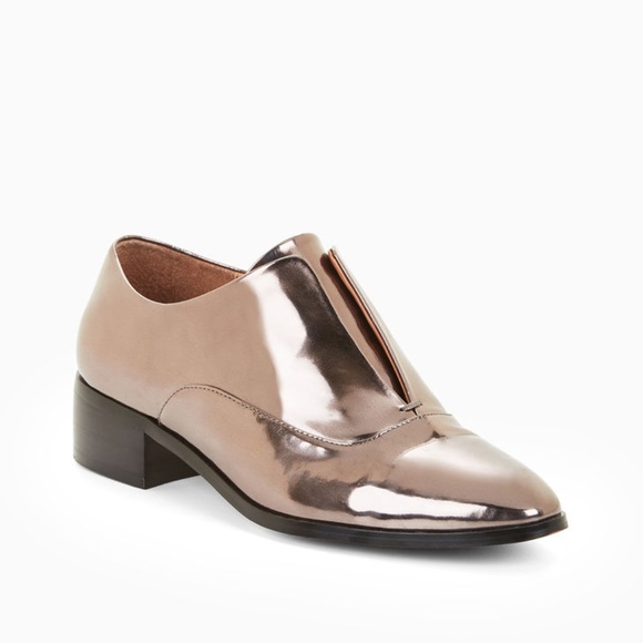 BCBGMaxAzria Shoes - NWT BCBG MaxAzria Cira Metallic Oxfords